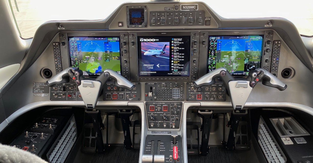 Garmin G1000 NXi flight deck of N329MC